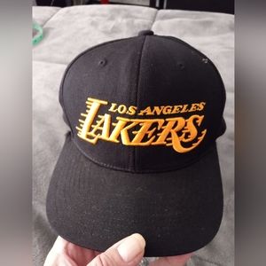 2🏀1 Vintage Mitchell & Ness L.A. Lakers BLACK/Gold Script LOGO NBA Snapback